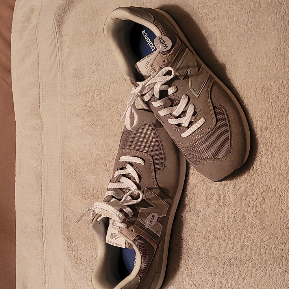 Women's size 12 wide New Balance shoes